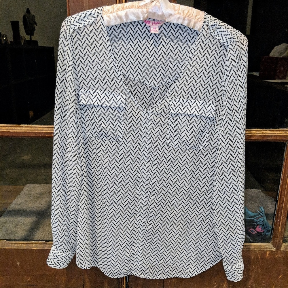 BEIGE BLOUSE WITH BLACK DIAMOND DESIGN
